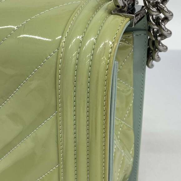 CHANEL Green Leather Shoulder Bag - Picture 13 of 15